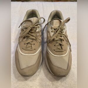 New Balance - Women’s  Tan Sneakers 997H. Size 9.5